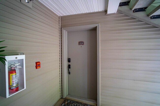 Building Photo - 3Bd/2Ba Issaquah Condo
