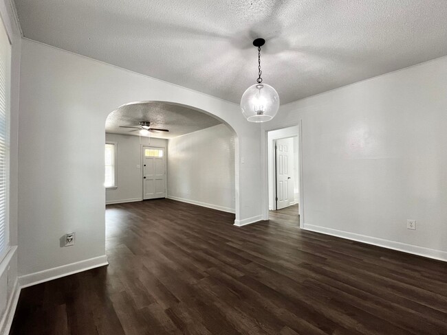 Building Photo - Cozy 3-Bedroom House on Linwood Ave.