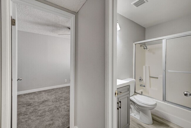 Building Photo - 1305 Kari Lee Ct