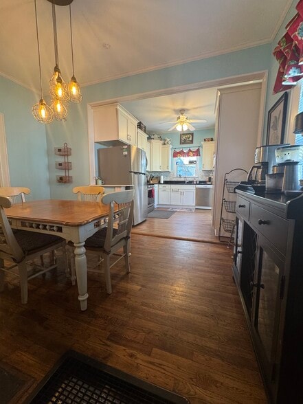 Building Photo - 320 E 5th Ave