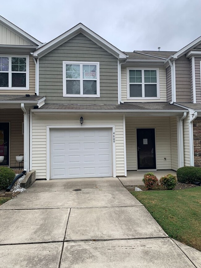 Building Photo - Beautiful 3 Bedroom Townhome in Raleigh near beautiful park! Apply Now!