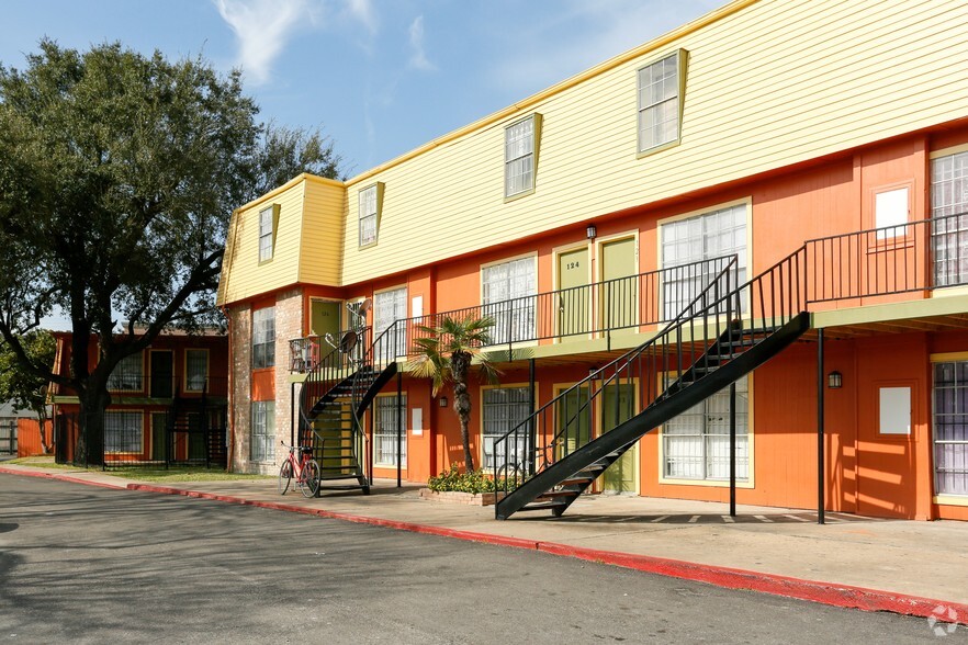 Primary Photo - Gardens at Bissonnet (NEW)