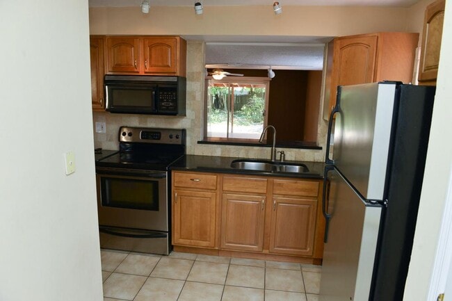 Building Photo - 936 Aragon Ave