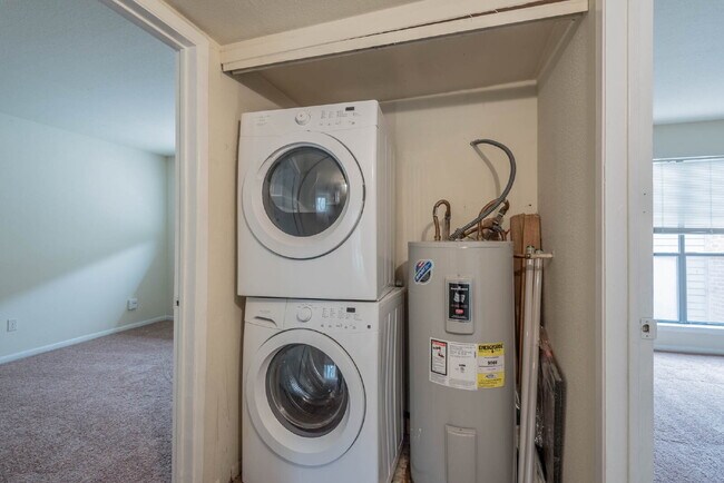 Building Photo - 16111 ASPENGLEN DR #206 - Beautiful 2 Bedroom, 2 Bath with Pool View!