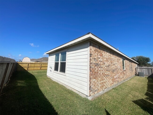 Building Photo - 625 26th Ave N