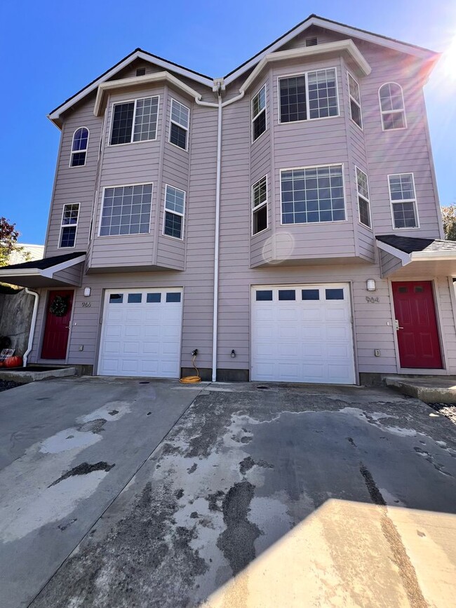 Building Photo - 0407 - Telegraph Duplex