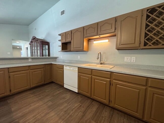 Building Photo - Nicely Remodeled Southside San Antonio Hom...