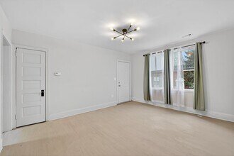 Building Photo - 1239 Penn St NE