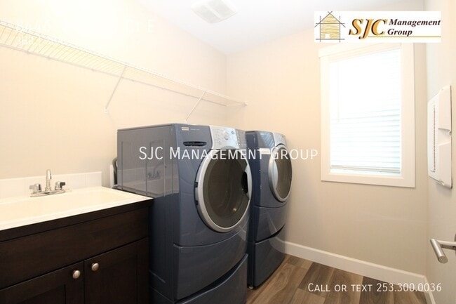 Building Photo - 8446 27th St Ct E