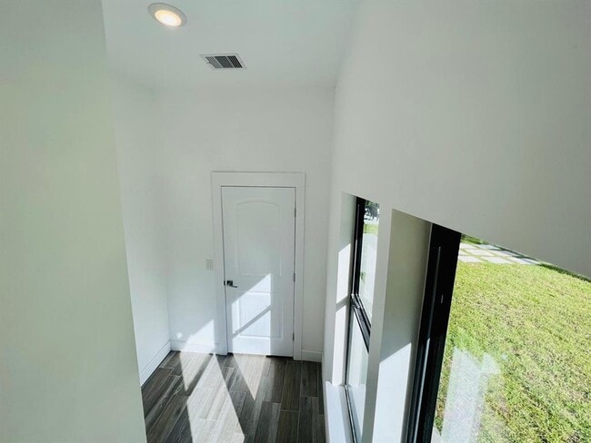 Building Photo - 11511 Mockingbird Hill