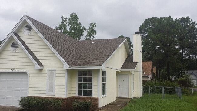 Building Photo - Yorktown Home. Available now.