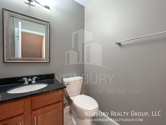 Building Photo - 2 Bedroom, 2.5 Bath Townhome - Discover th...