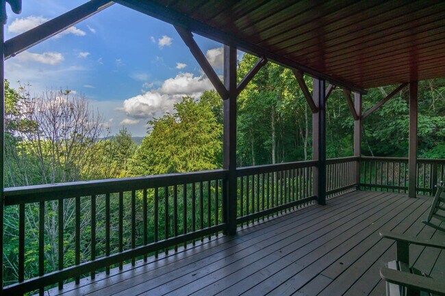 Building Photo - 141 Yellow Locust Dr