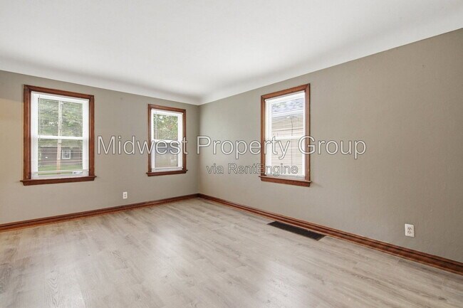 Building Photo - 249 S Hartnett Ave