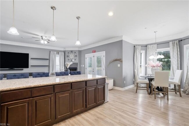 Building Photo - 1859 Parkview Ave