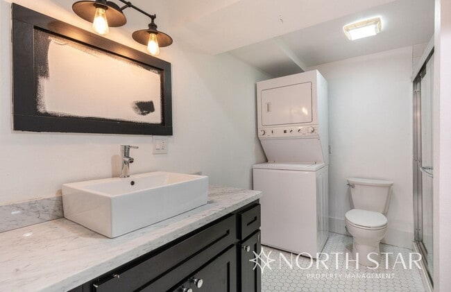 Building Photo - Coming Soon!  Remodeled Sellwood Bungalow