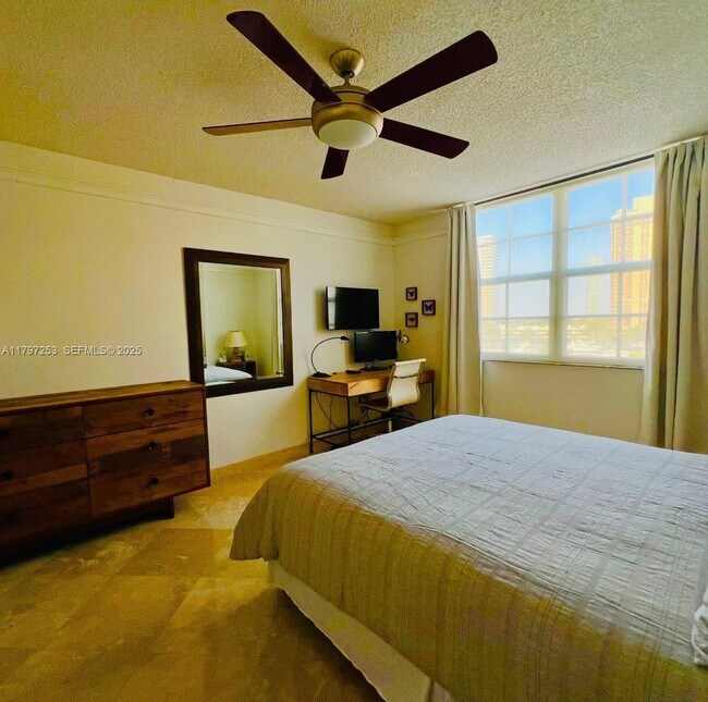 Building Photo - 19877 E Country Club Dr