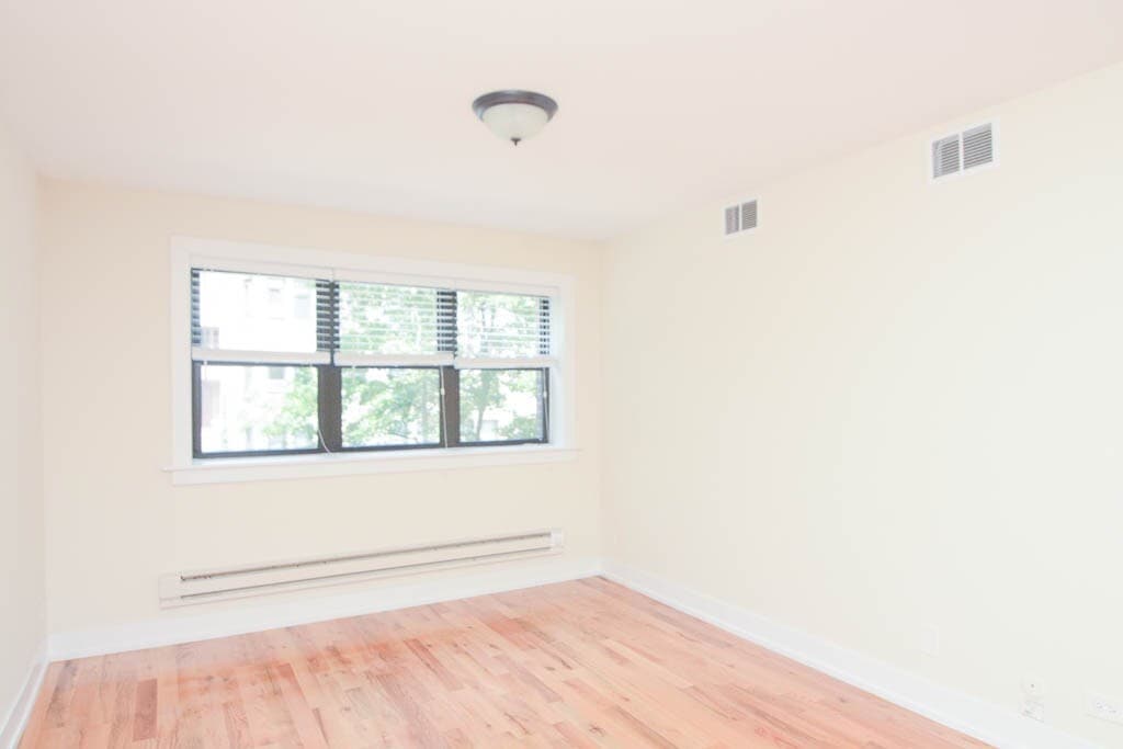 Building Photo - 560 W Arlington Pl