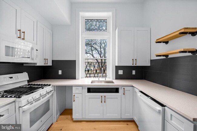 Building Photo - 1200 Bolton St