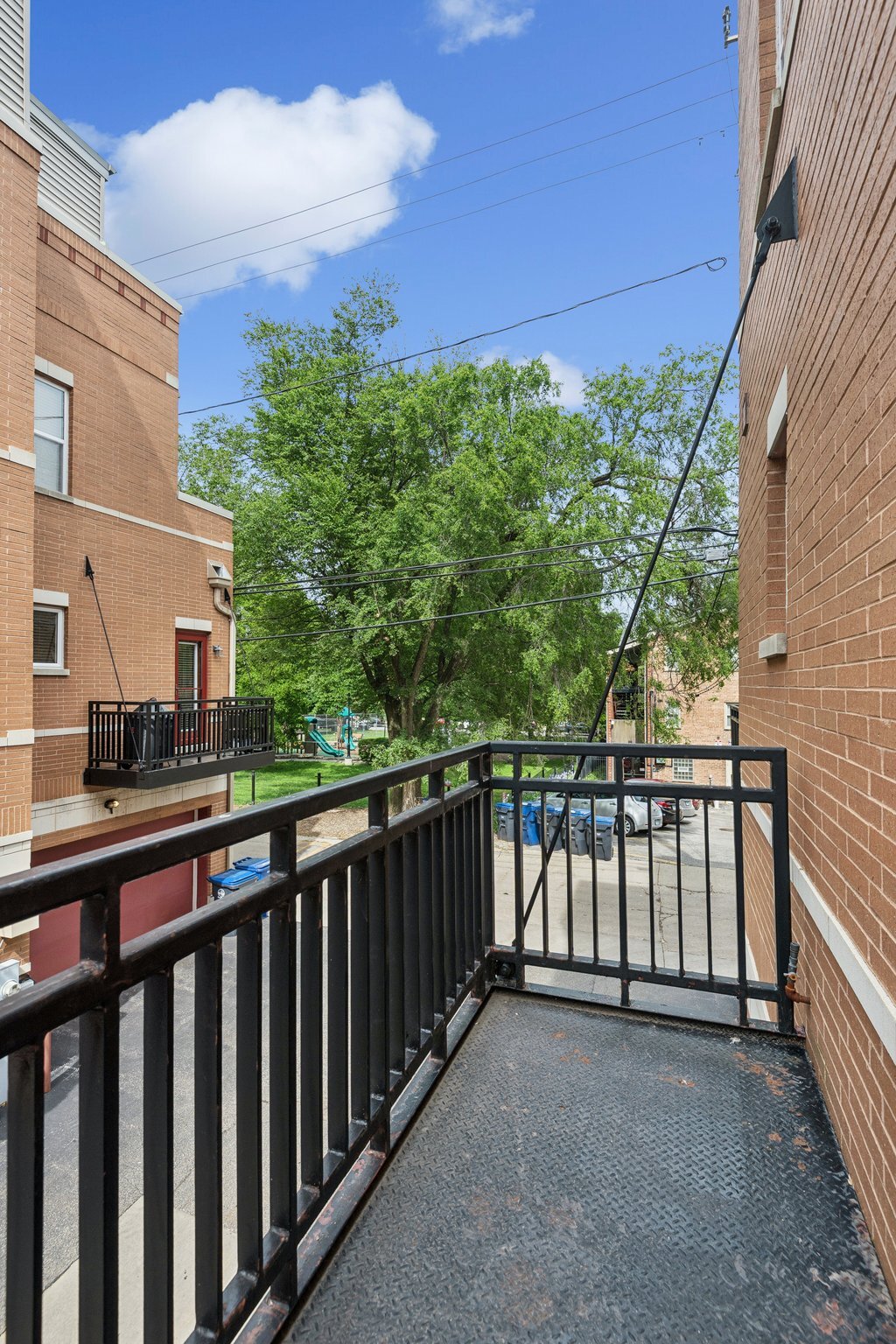Building Photo - 521 Chicago Ave