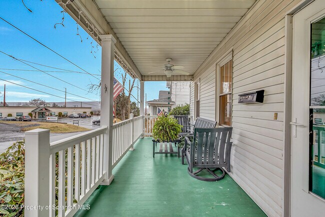 Building Photo - 123 William St