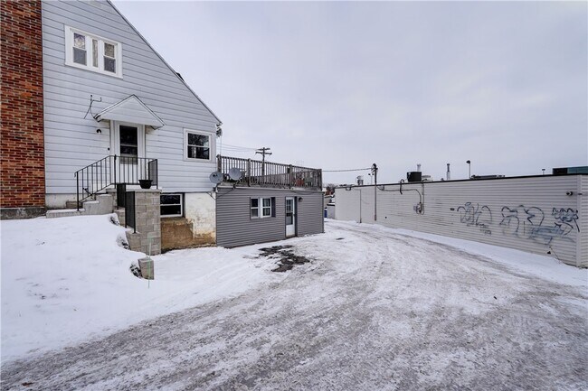 Building Photo - 1070 Gravel Rd