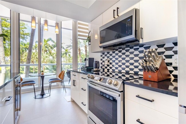 Building Photo - 21205 Yacht Club Dr