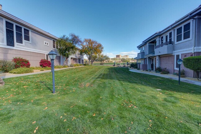 Building Photo - 15221 N Clubgate Dr