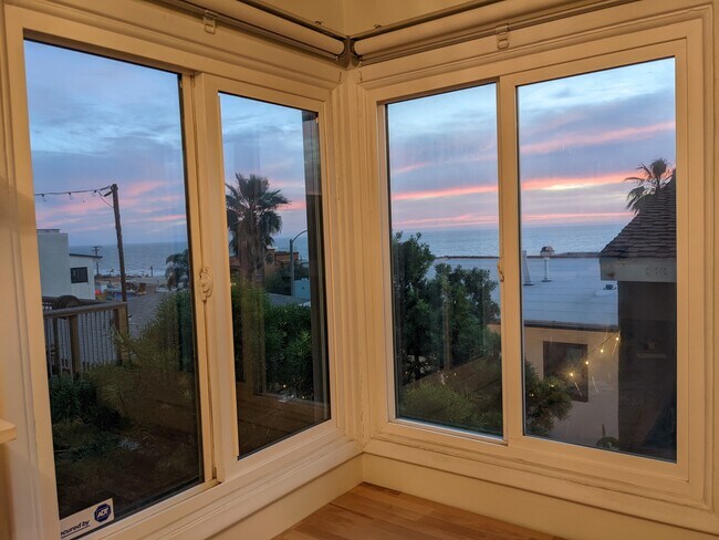 Sunset view from kitchen - 308 Seaview St