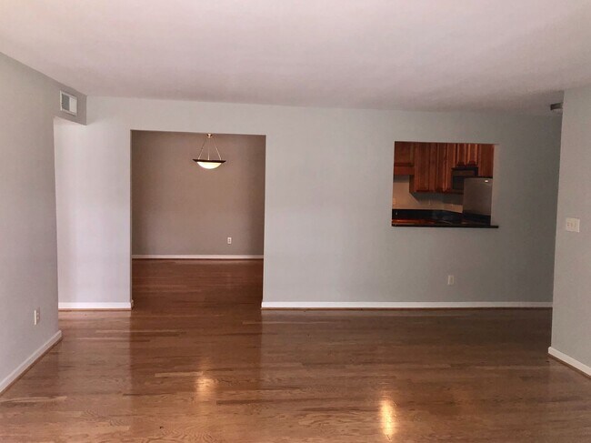 Building Photo - Very Spacious 2bd/2ba Condo in Brookhaven ...