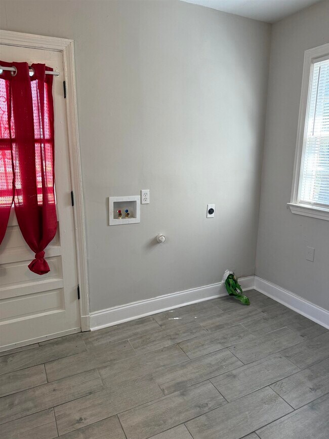 Building Photo - 764 Dunn Ave