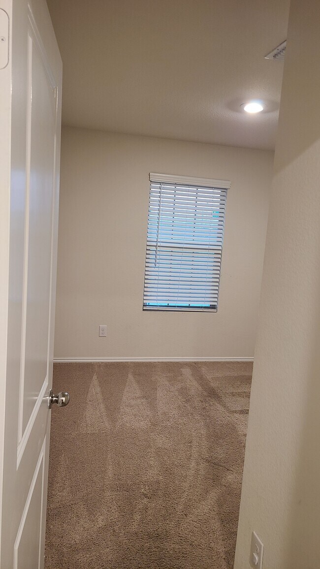 Building Photo - 14301 Saddlebred Way