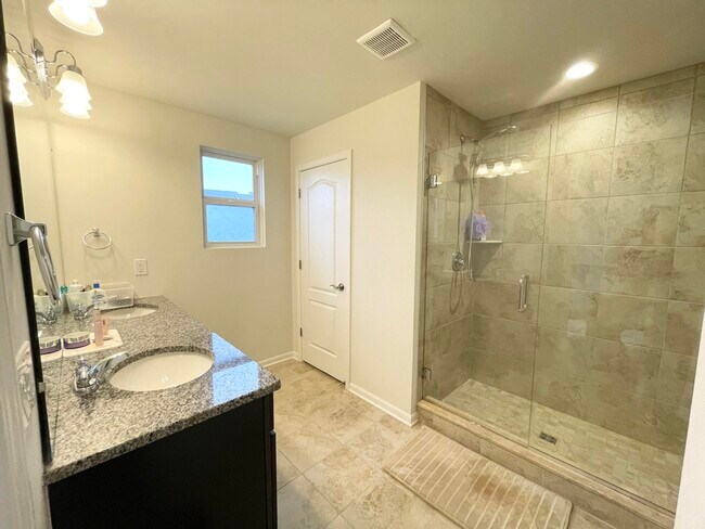 Building Photo - 43590 Chancellor Ln