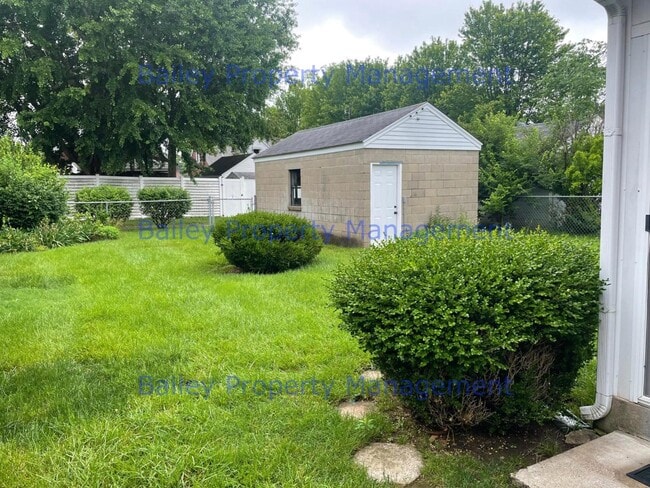 Building Photo - 215 McCready Ave