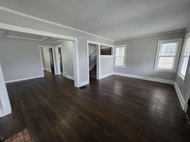 Building Photo - Spacious 4 Bedroom Home with Classic Charm