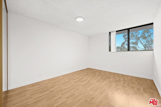 Building Photo - 10535 Wilshire Blvd