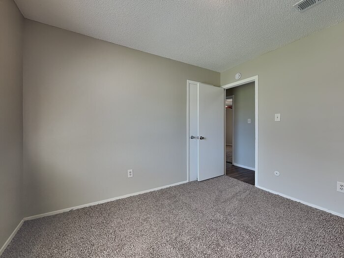 Building Photo - 316 Quail Creek Dr