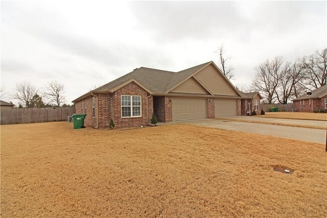 Building Photo - 243 Sage St