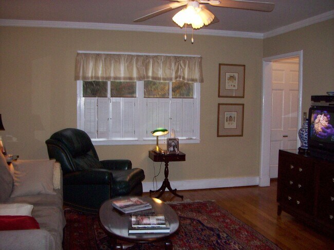 Building Photo - Cleveland Park - University Ridge Condo- 2 Bedroom 1 Bath