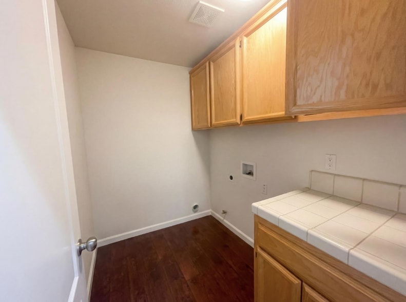 Building Photo - 8137 Wyndwillow Way