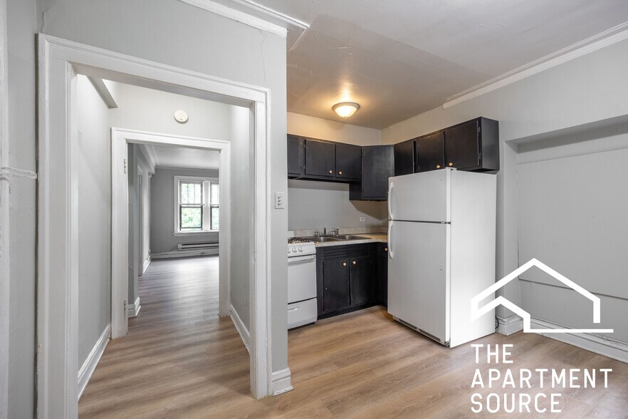 Building Photo - 1350 N Dearborn St