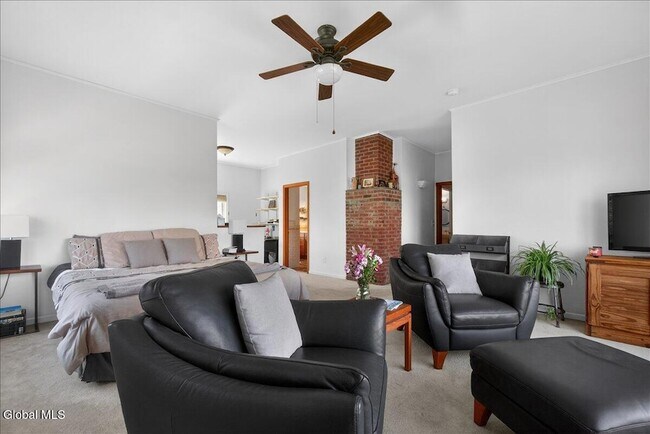 Building Photo - 15 Chase Ln