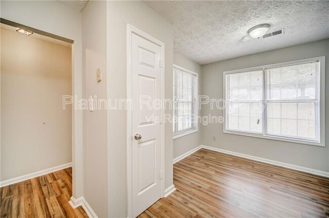 Building Photo - 5113 Hill Farm Dr NE