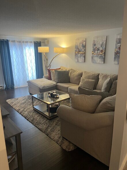 Livingroom - 23 Horizon Hill Rd