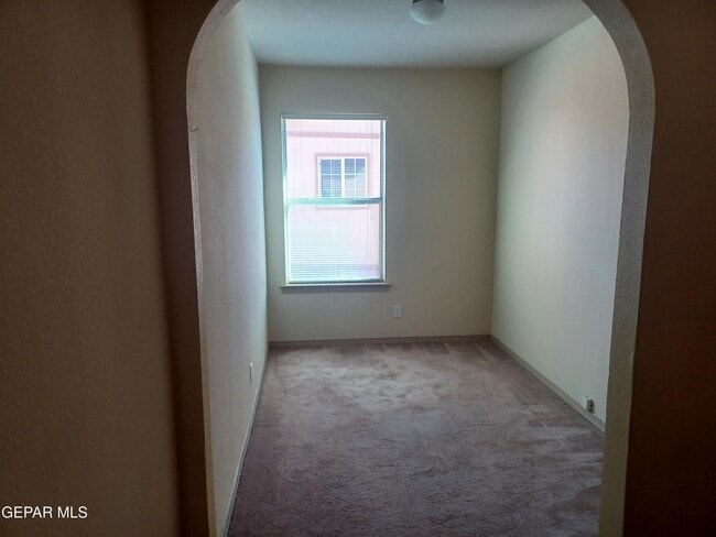 Building Photo - 2300 Honey Dew St