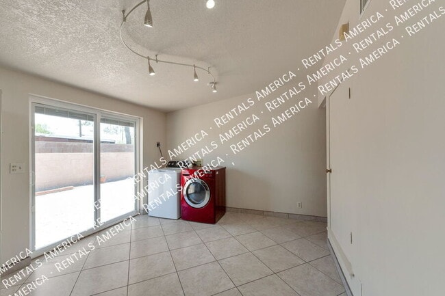 Building Photo - 7002 E Kirkland Dr