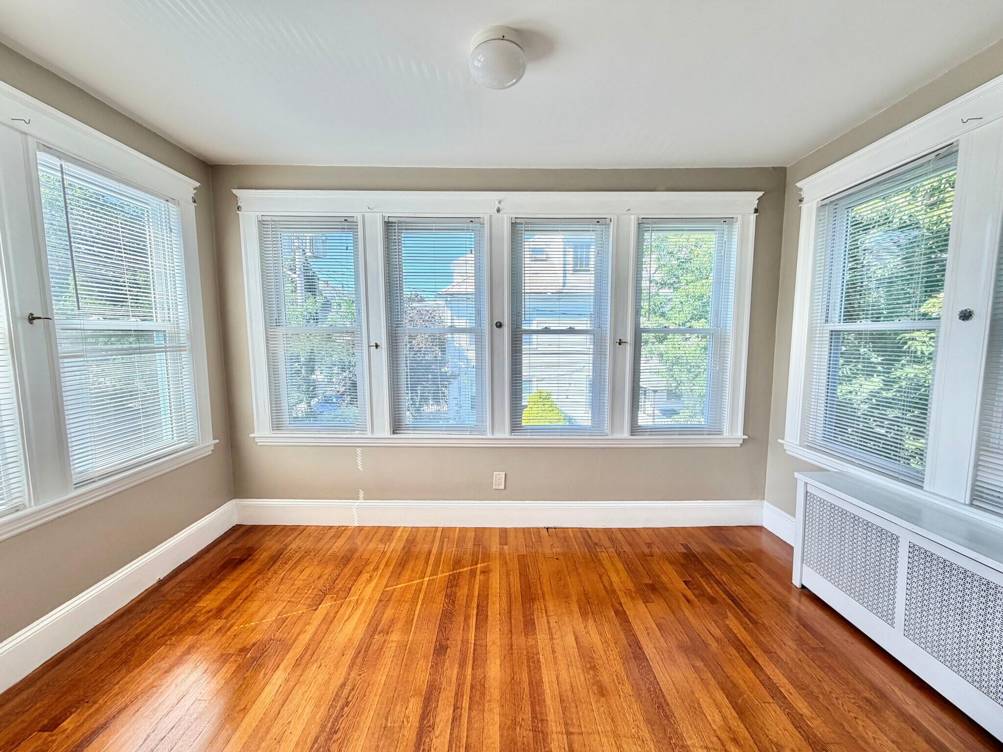 Sun Room - 37 Leach St