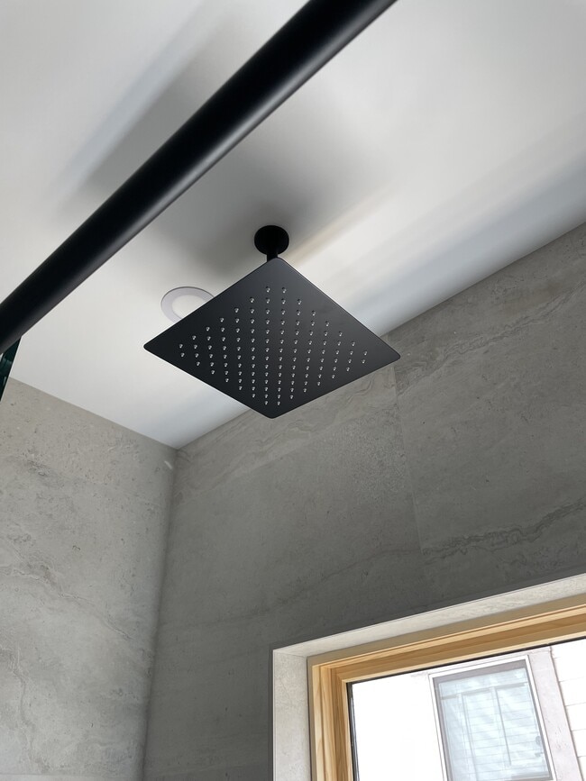 3038 Beech St - Rain Shower - 1505 Fern Street