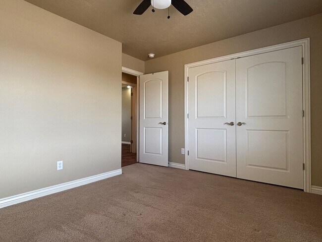Building Photo - Beauty & Space on Premium Corner Lot!