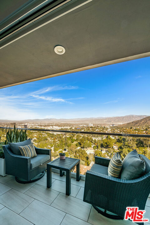 Building Photo - 7191 Pacific View Dr